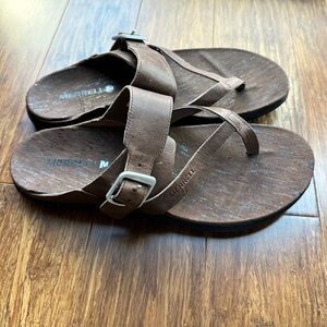 NWOT Woman’s Merrell Slip On Sandals, Thong Sandals in brown leather-Size 9
